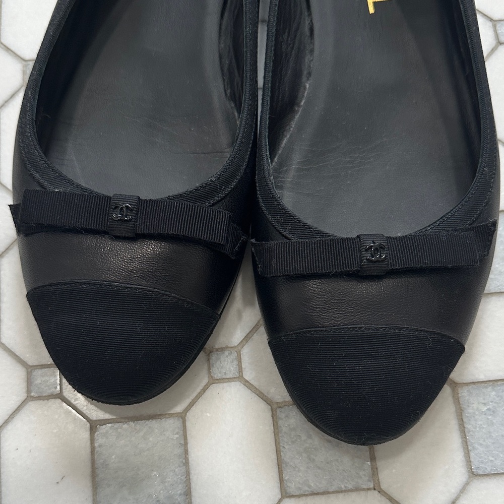 CHANEL Black Leather Flats with Bow Detail - Picture 2 of 5